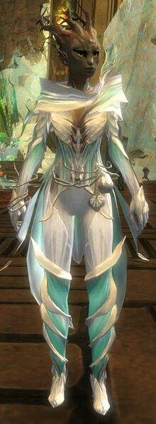 File:Crystal Bloom Warden female 1.jpg