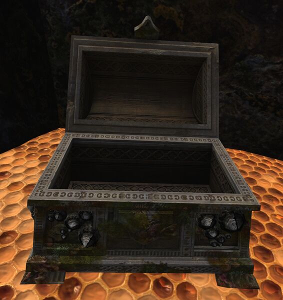 File:Chest (Queen's Confidence opened).jpg